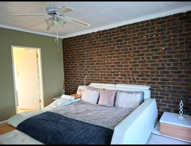 4 BEDROOM HOUSE FOR SALE IN BIRCHLEIGH NORTH